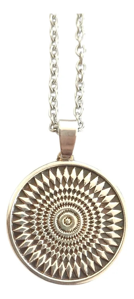 Cadena Con Dije Mándala En Plata Leve Y Cadena De Acero.